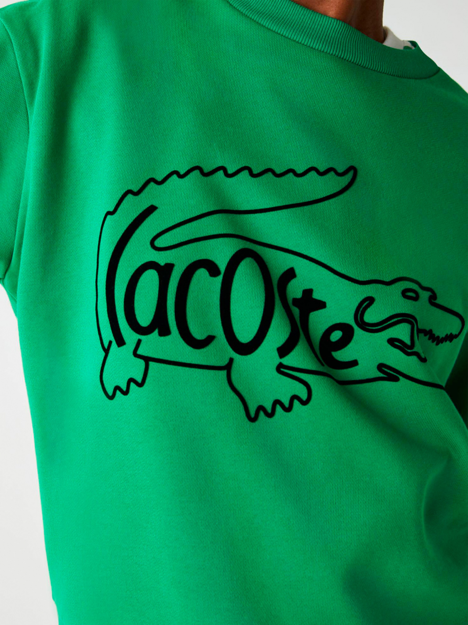 Почему на поло и других вещах Lacoste