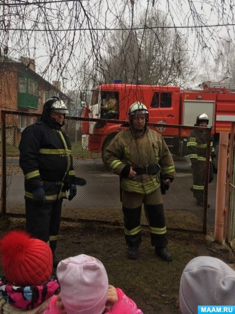 Пожарный спасает ребенка из огня из…» картинка создана в