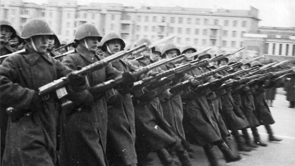 Военные парады 7 ноября 1941 года. |