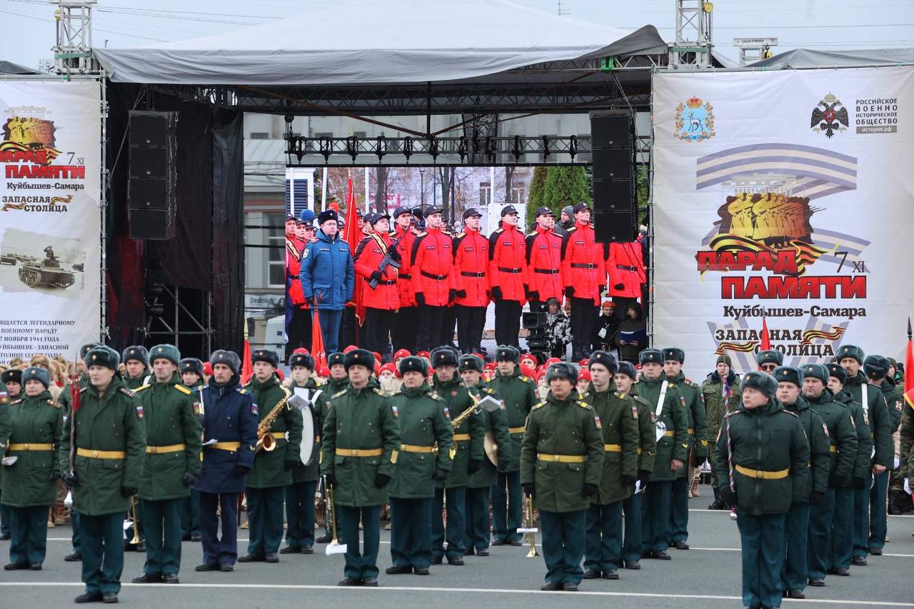 ПАРАД ПАМЯТИ, посвященный военному